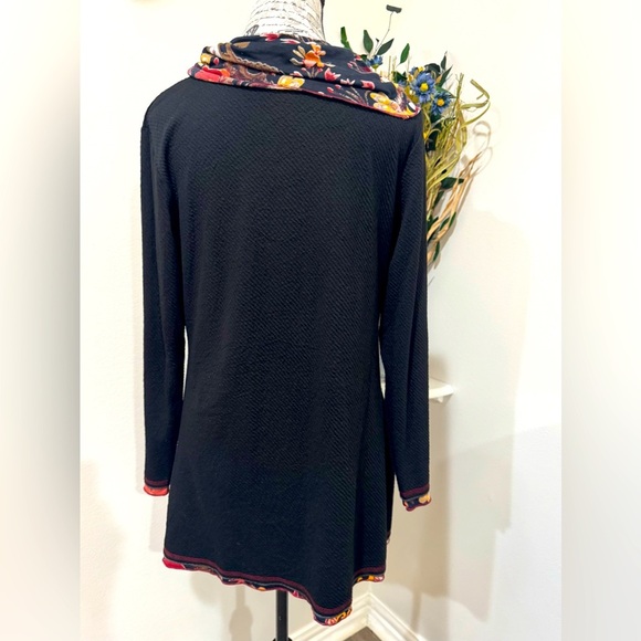 Parsley & Sage Black Tunic with Floral Accents Asymmetrical Hem size Medium - Picture 5 of 10